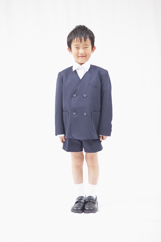 男子児童の制服着用写真