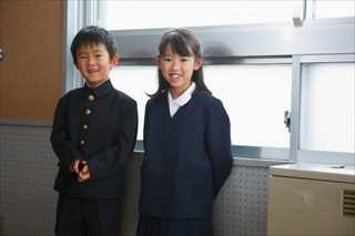 折り襟タイプの小学生制服